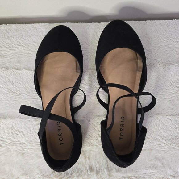 Torrid - 8WW - Black Faux Suede Elastic Crisscross Strap Flat - Picture 9 of 13